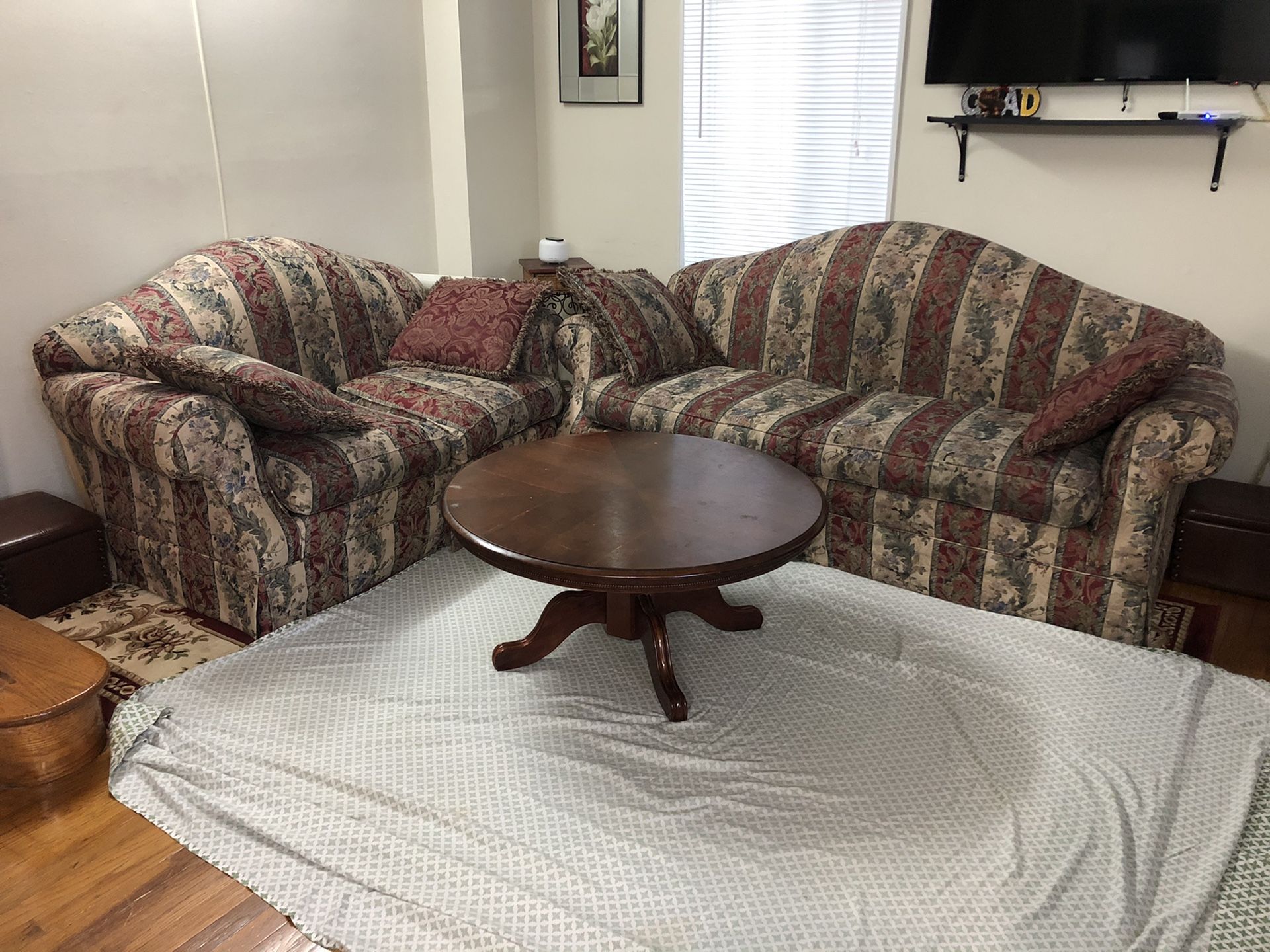 Sofa set with wood table