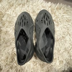 Yeezy Foam Runners Carbon