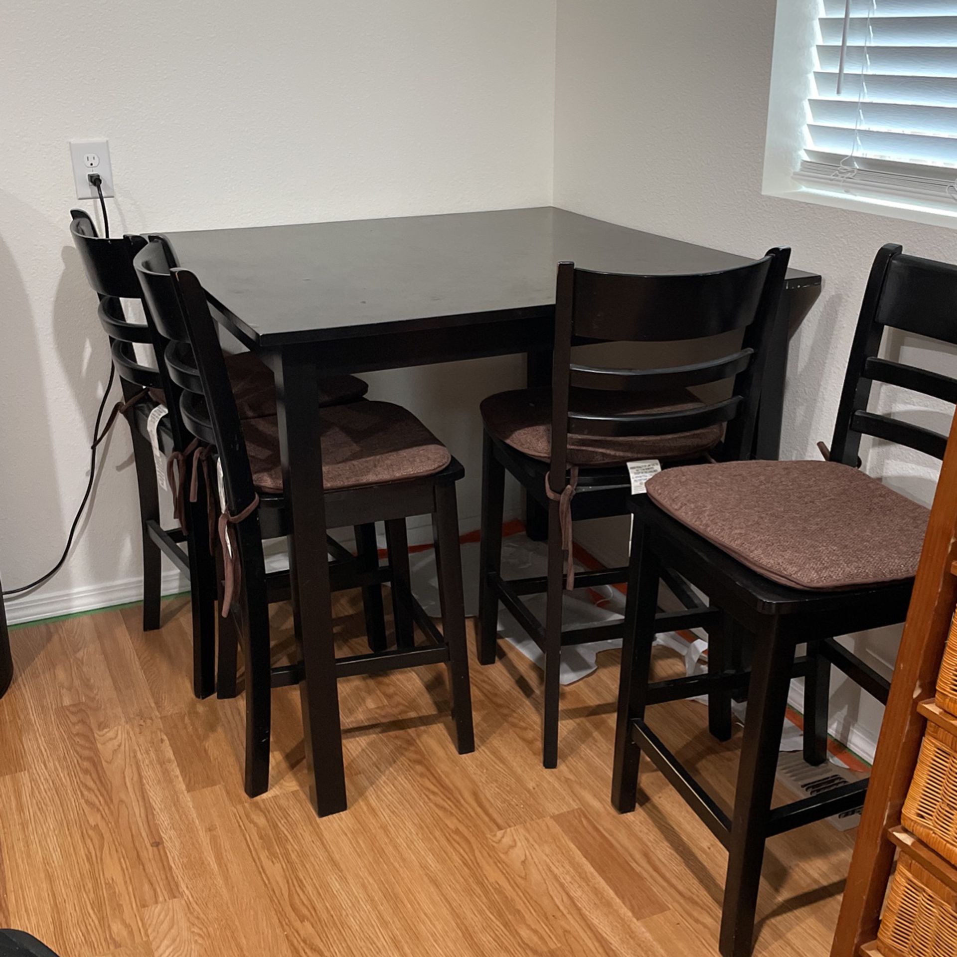 4 Person Table