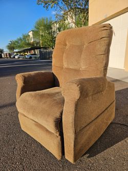 MEGA MOTIONS POWER LIFT RECLINER