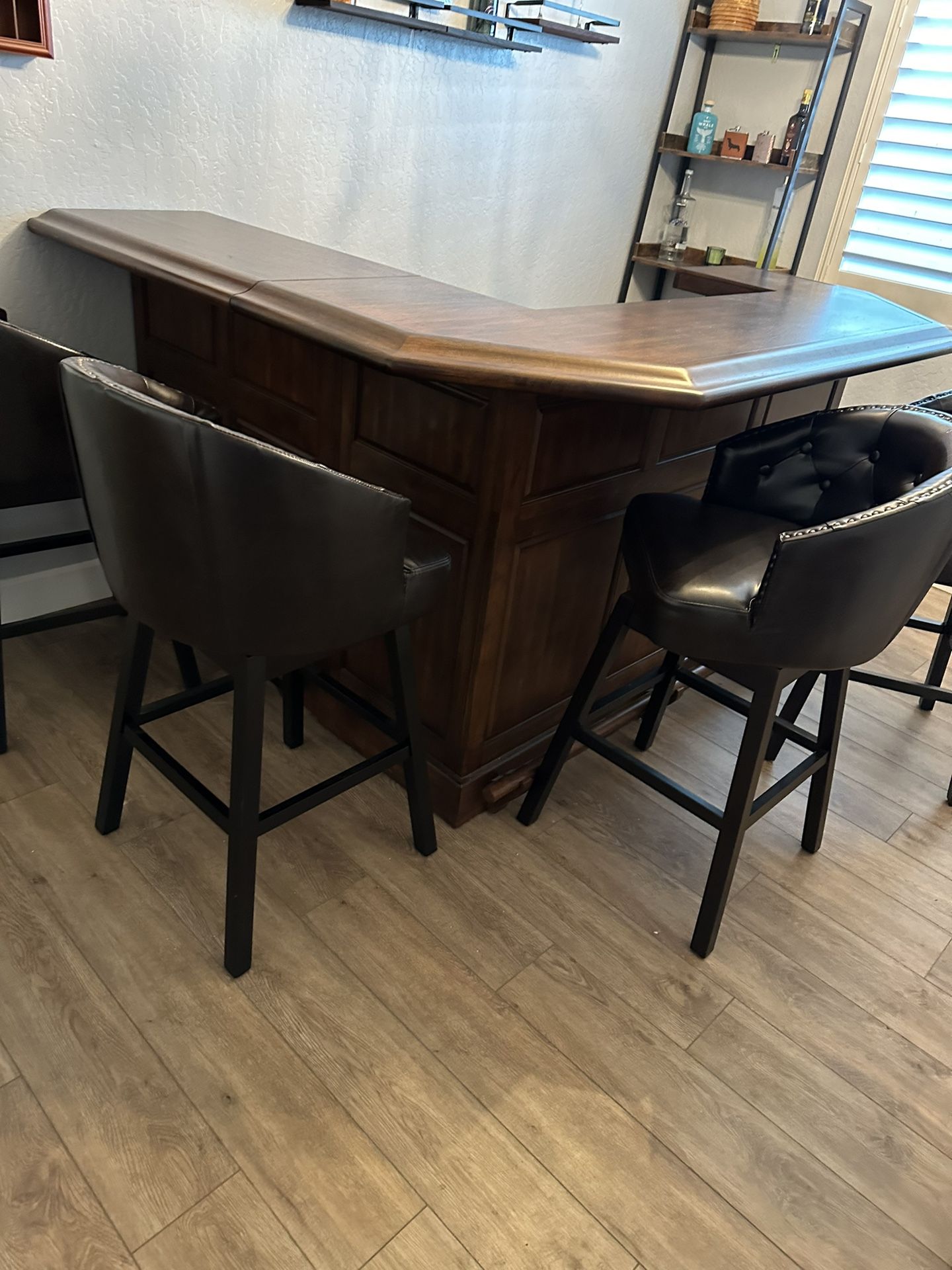Bar With 4 Chairs