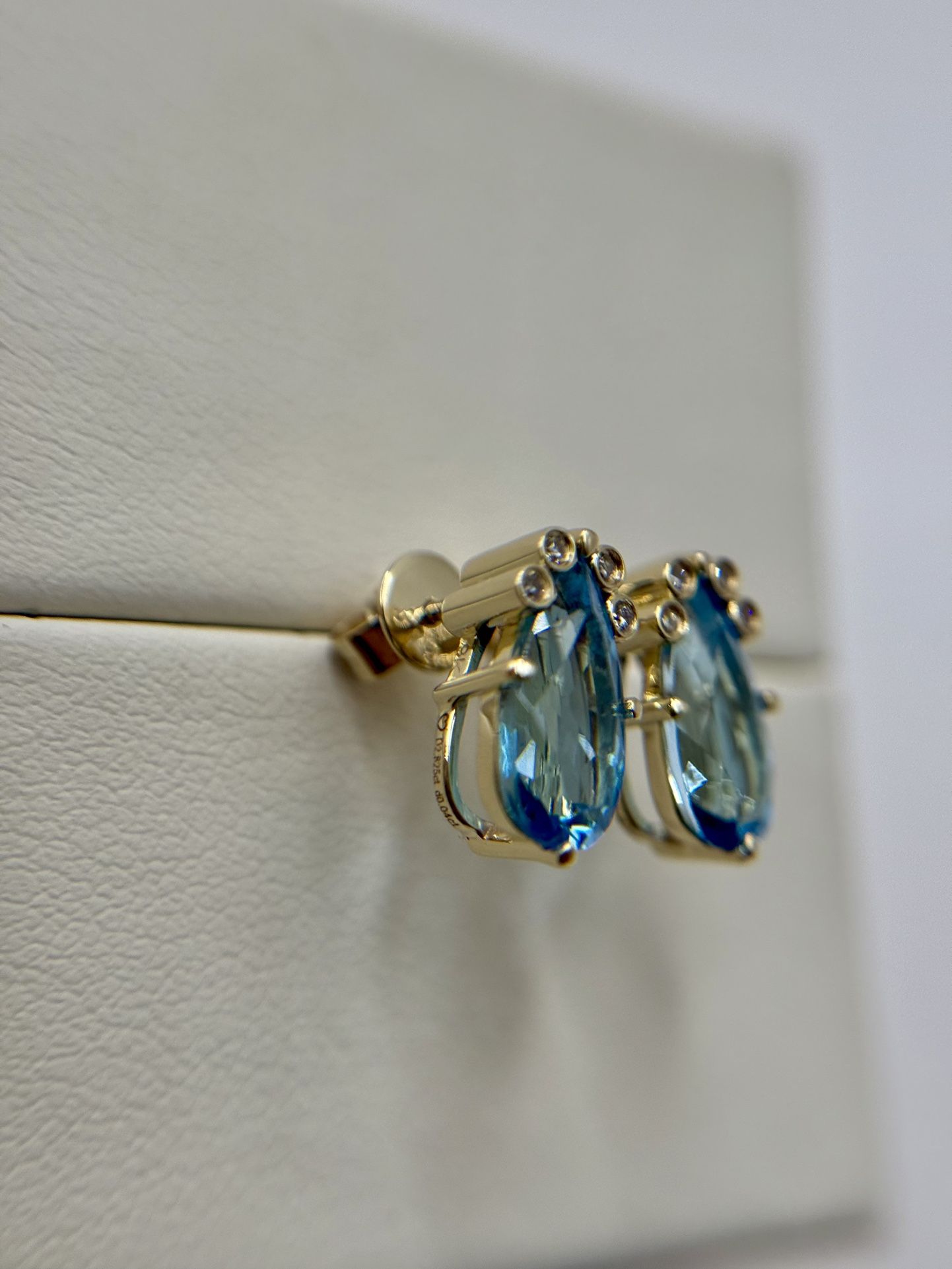 NWOT 9K Yellow Solid Gold 2.825ct Blue Topaz Pear Cut/0.04ct Diamonds Earrings