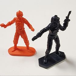 Star Wars Plastic Pieces X Wing Fighter Pilot And Tie Fighter Pilot
