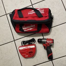 Milwaukee Fuel M12 Hammer Drill Kit