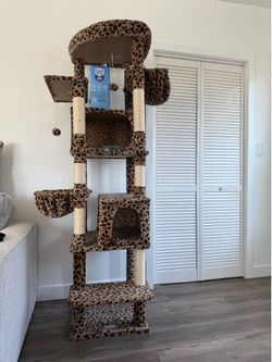 very nice cat tree