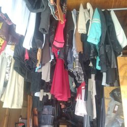 Lot 200 pieces of assortment miscellaneous clothes for men and women 

from a closed consignment shop

Mostly pre owned hi quality brands 