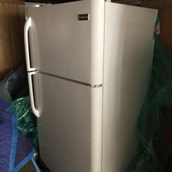 Fridgidare Refrigerator 