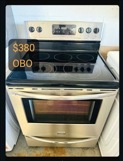 `FRIGIDAIRE Electric Stove Glass Top 5 Burner - Works Perfect! OBO. Delivery + Warranty