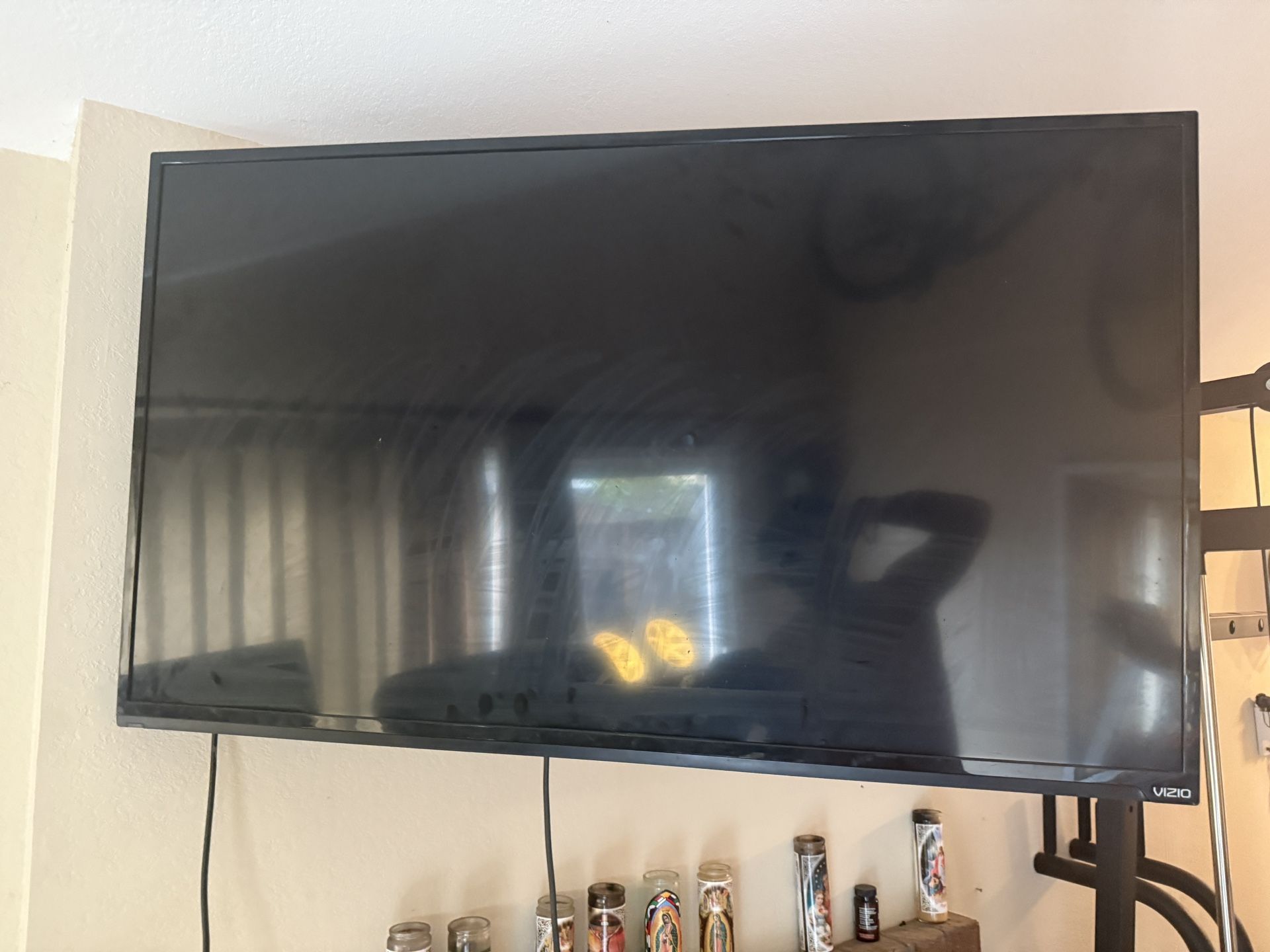Vizio Tv 50” With Wall Mount 