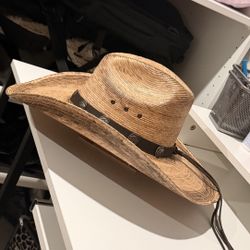 Selling Cowboy Hat Unisex Size 7 Used like new, bought it in Texas, used just 2 times. 