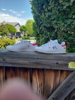 Hello Kitty Adidas shoe