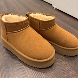 Women’s Winter Boots – NEW – Size 39