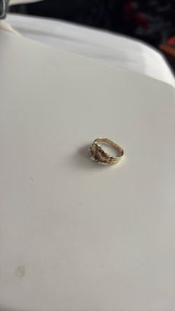 gold nugget ring 2.6 grams size 6 or 7 10k gold