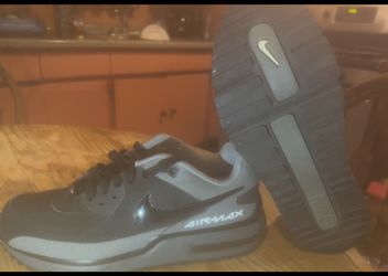 Nike Air Max Men’s Size 9