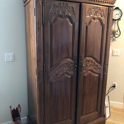 TV  dresser,  for sale $ 80 dollars real wood