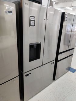 New
26 cu. ft. Smart Counter-Depth MAX French Door Refrigerator with Dual Ice Makers in PrintProo