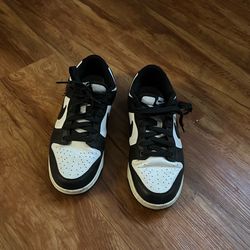 Nike Low Pandas Size 8 Men