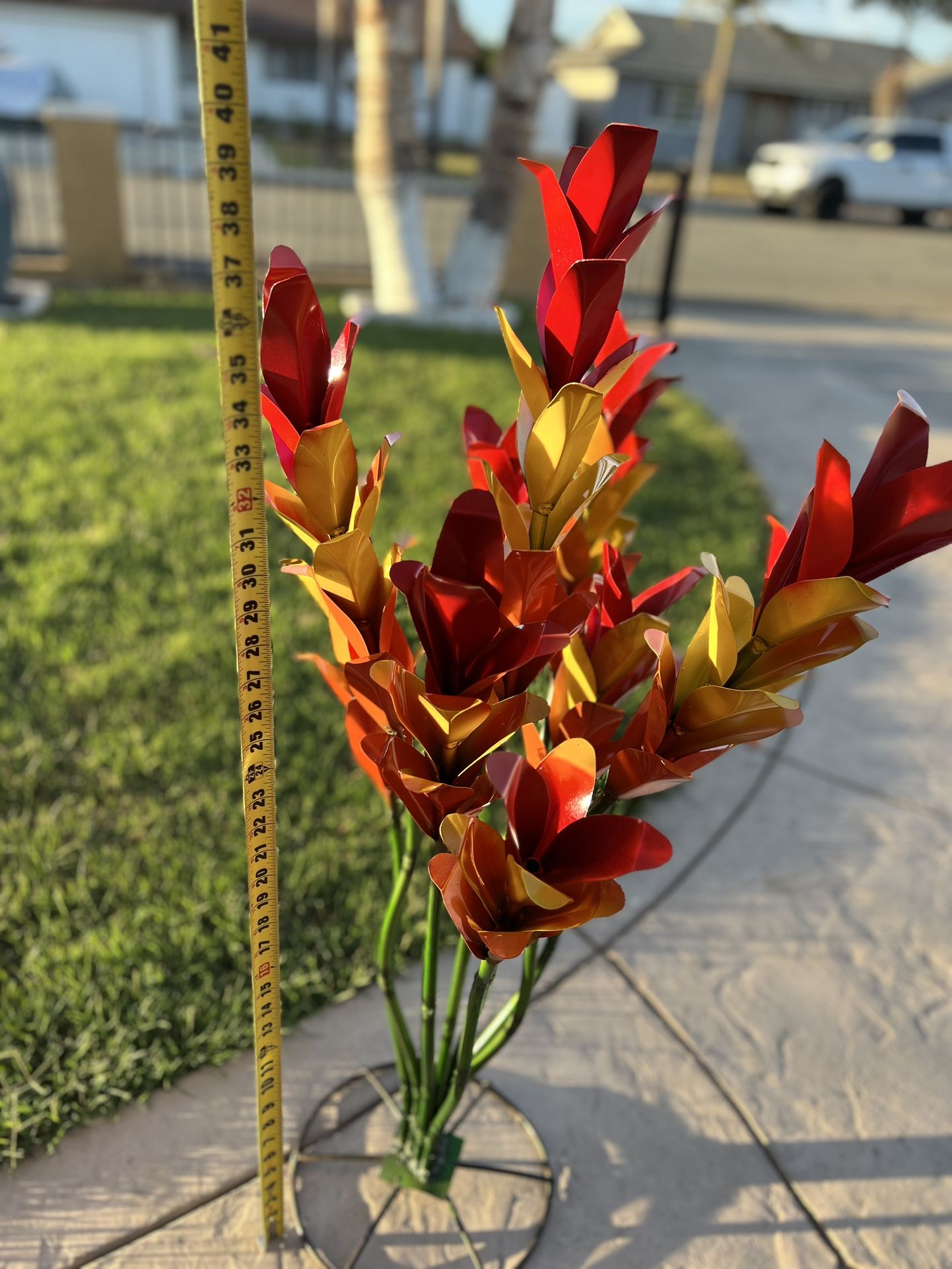 metal garden art flowers. made from iron designed for outdoor display. They are durable and weather-resistant, intended to last indefinitely as a per