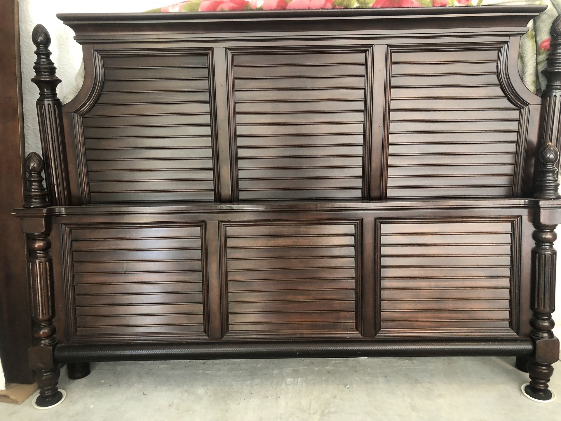 5 Pieces king Size 100% Wood Finished