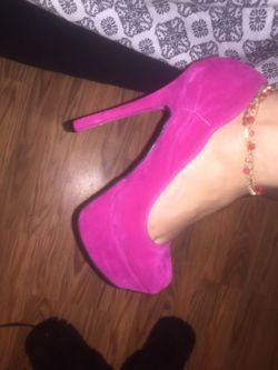 Pink heels size 7 or 71/2