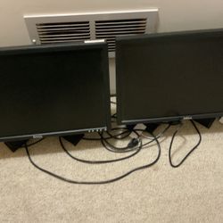 2 Matching Dell Computer Screens With Apple Connectors 
