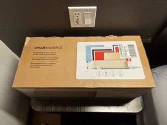 Cricut Explore 5 Smart Die-Cutting Machine Starter Bundle - Cream