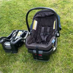 Graco Infant Car Seat With Second Matching Base