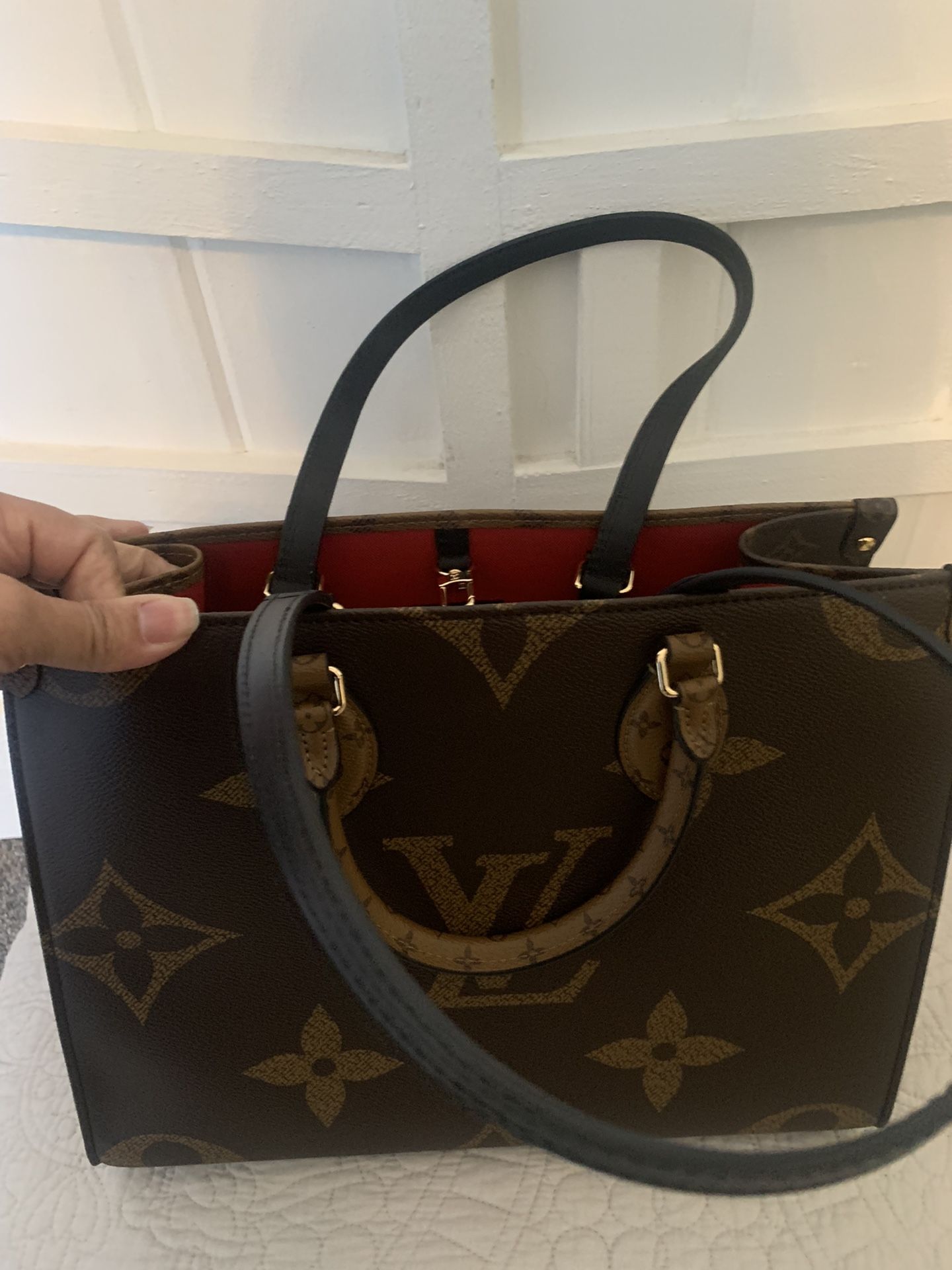 LV ON THE GO MEDIUM TOTE