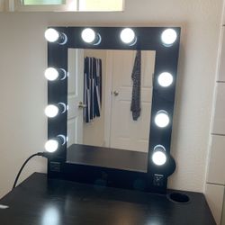 Luvodi Make up vanity mirror with bulbs