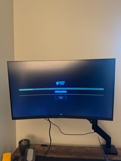 MSI Curved 32in Monitor with Arm
