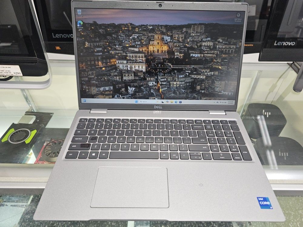 Dell Latitude 5520 Laptop, Intel i7-1165G7, 32GB RAM, 512GB M2, Win 11 PRO