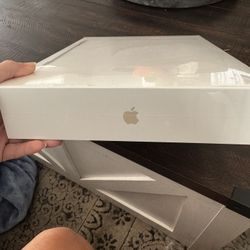 NIB MacBook M2