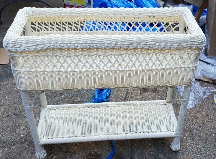 Resin WICKER PLANTER