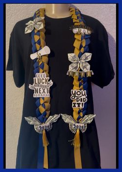a graduation Necklace Lei