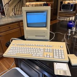 Vintage Apple Macintosh SE FDHD + Original Box, Keyboard, Mouse & System Disks – Working