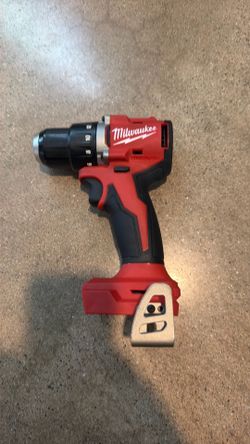 MILWUAKEE M18 DRILL NEW CONDITION ONLY USED TWICE TOOLS HARDWARE