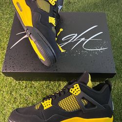 Jordan’s 4 Retros  Thunder 