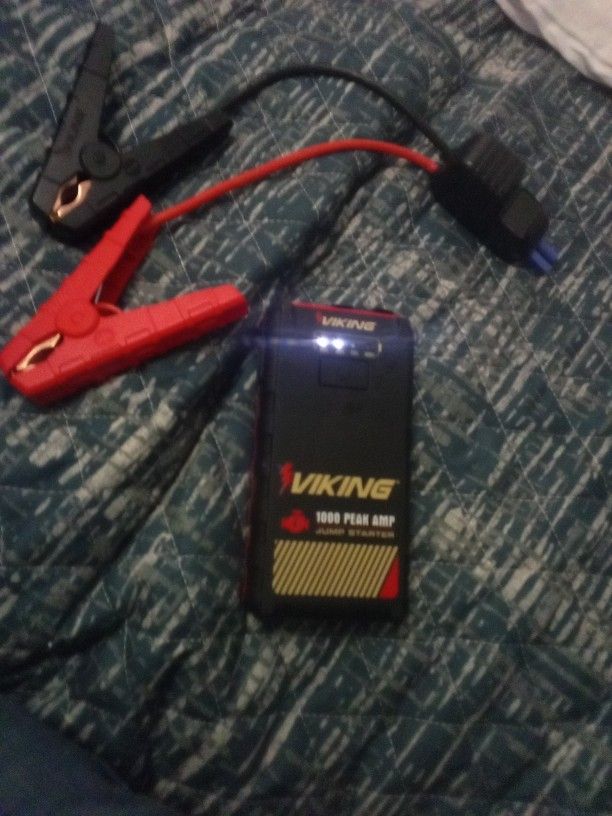 Portable Jump Starter/Flashlight & Power Bank 