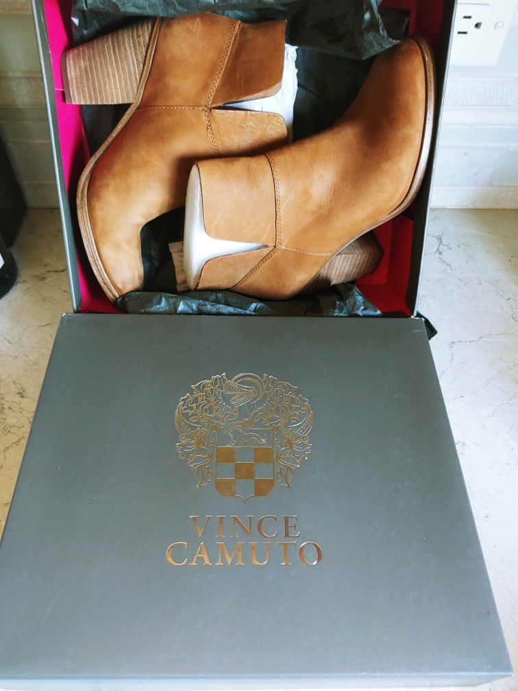 VINCE CAMUTO Leather Boot