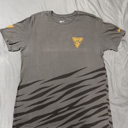 Size M mens nike kobe bryant black mamba division t-shirt