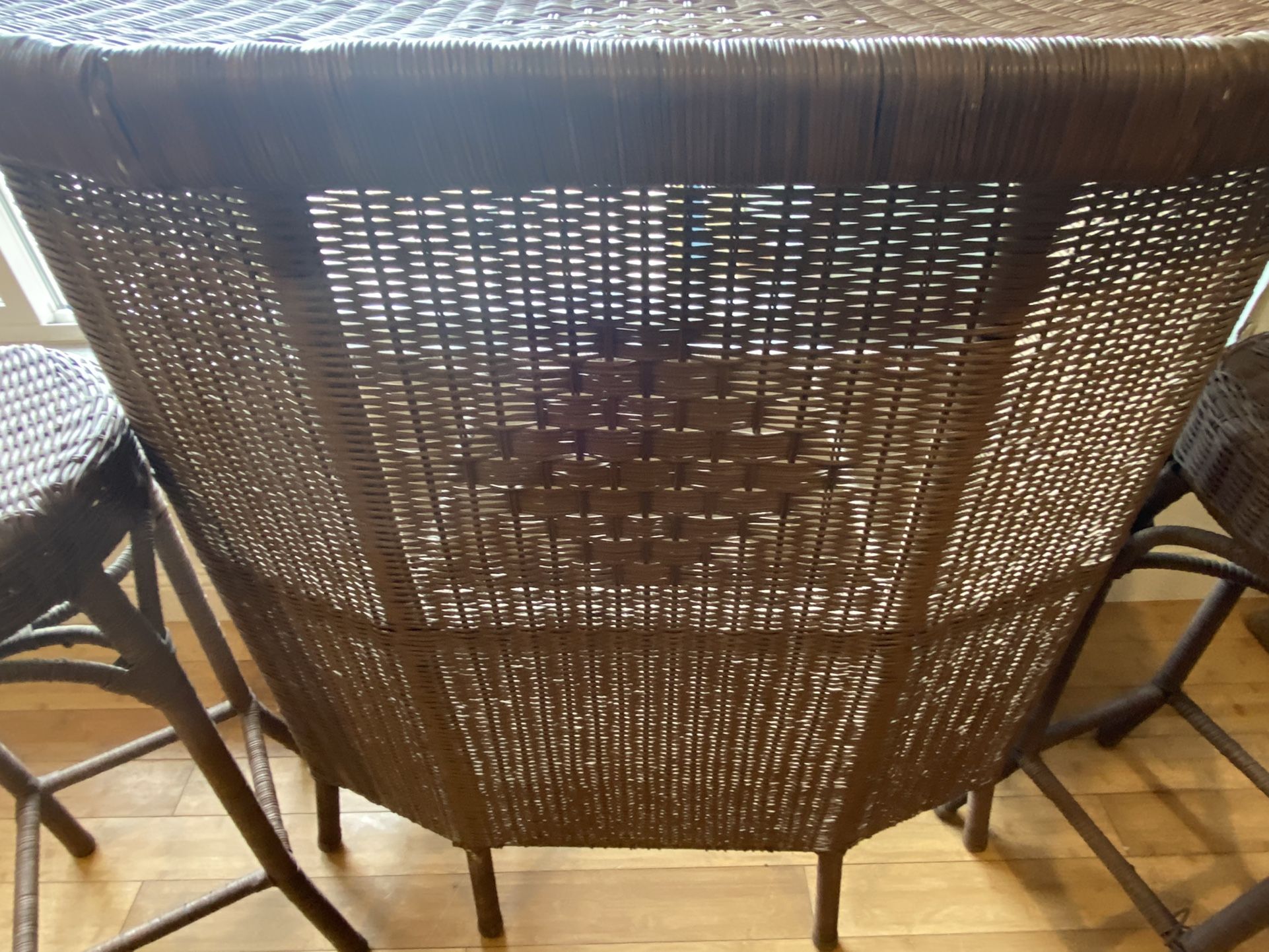 Straw bar with two stools