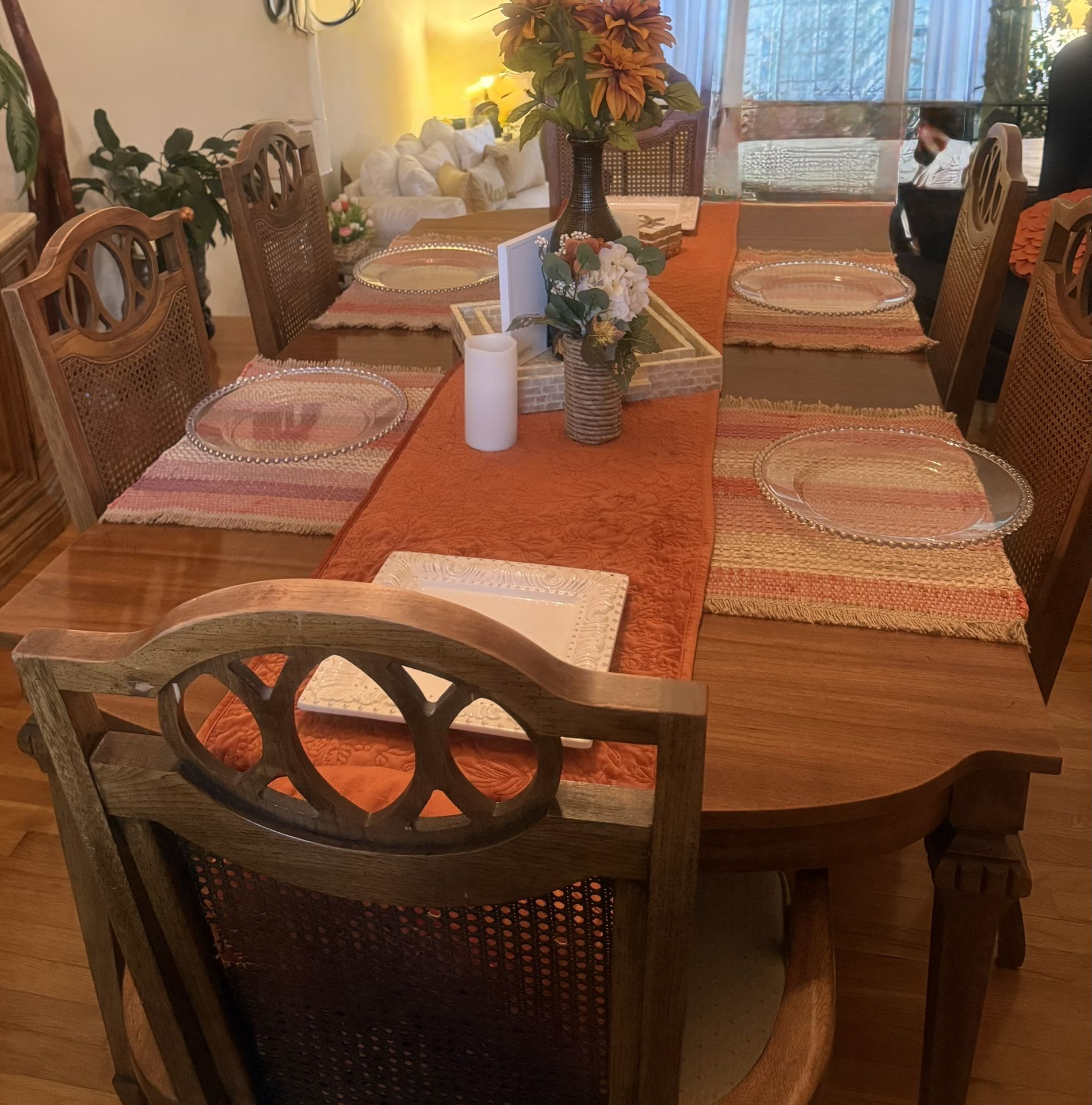 ✨ Elegant Wood Dining Set with Buffet – Good Condition!