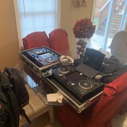 iDjay Numark with IPad mini and RZA Headphones. (DJAY)