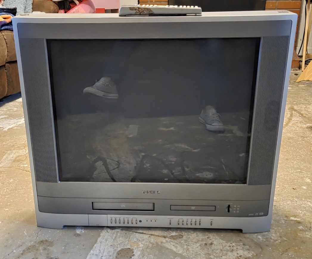 TOSHIBA TV DVD/VCR COMBO