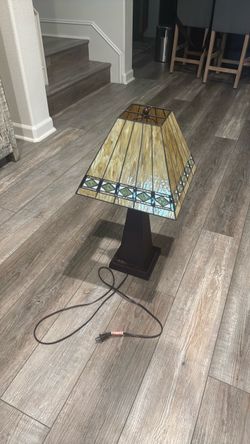 Tiffany-Style Stained Glass Table Lamp