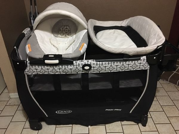 Graco Pack N Play Snuggle Suite Crib Playpen For Sale In Las Vegas