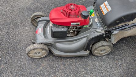 Honda HRX2172VKA Self-Propelled Mower – Very Good Condition