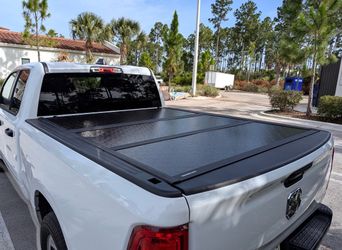 Truck bed cover 6’4” Ram 1500  Gator EFX Realtruck tonneau cover