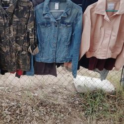 chaquetas para mujer talla L y M$5 cada una 