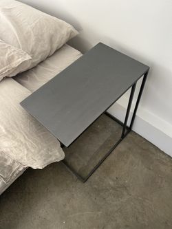 2 Side Tables 